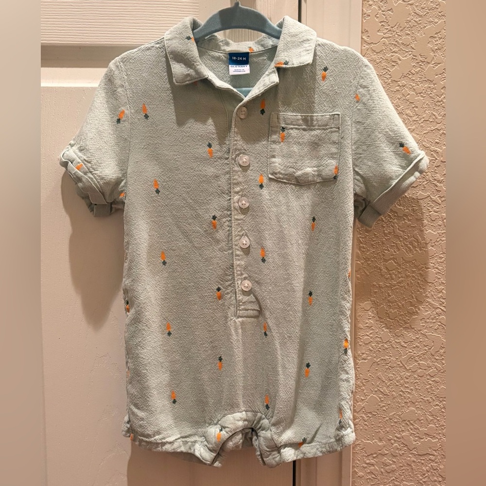 Old Navy Kids' Light Green Button-Up Easter outfit with Orange carrot Details